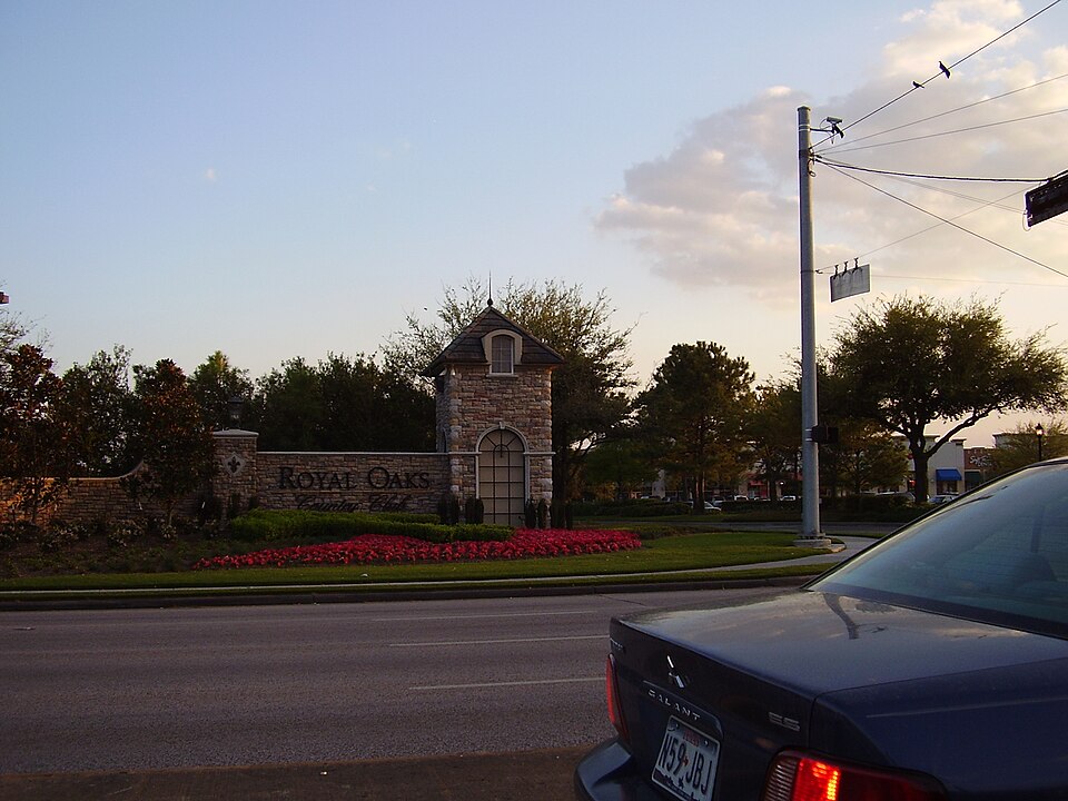 Royal Oaks Estates & Golf Club logo